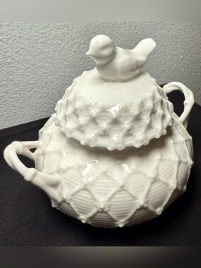 Grace’s Teaware white ceramic “Victorian Bird” sugar bowl.